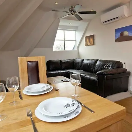 7 Aspire Holiday Apartment *